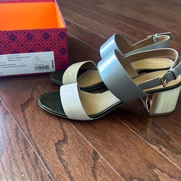 Tory Burch Size 9.5 55mm Gigi Gray Heron/Light Taupe Sandals 57224 - Picture 4 of 7